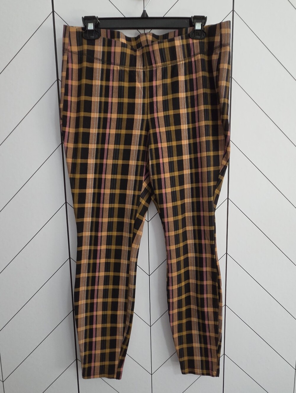 Lane Bryant Gold, Black and Pink Plaid Fashion Leggings, Size A/B (Fits 12-16)